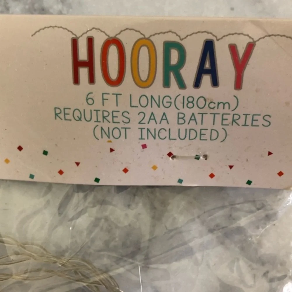 Party 🎉 string lights “HOORAY” and “🎁🎁🎁”